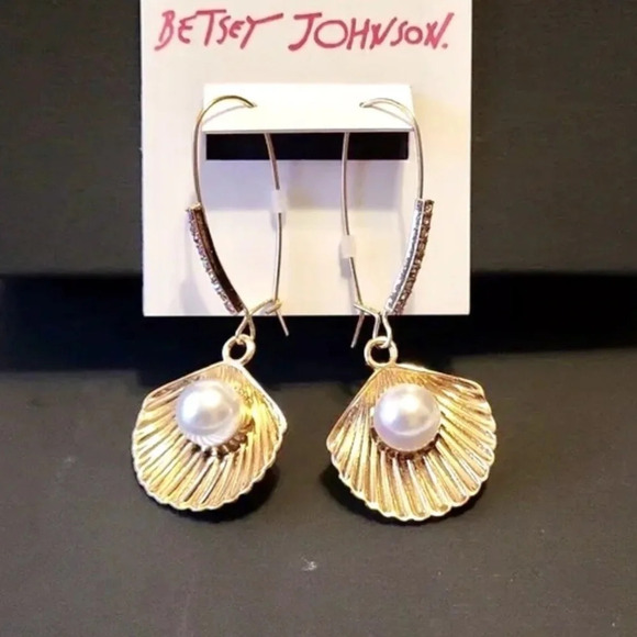 BETSEY JOHNSON Gold-Tone Open Shell & Faux Pearl Shepherd’s Hook Earrings NWT - Picture 4 of 10